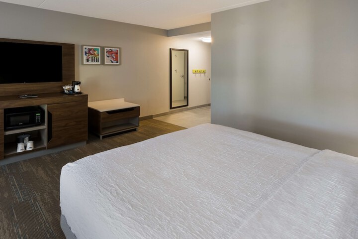 Hampton Inn & Suites Fredericksburg-at Celebrate Virginia
