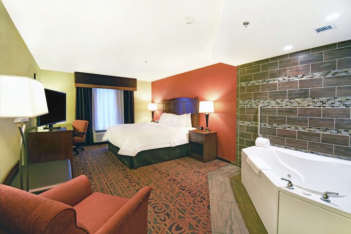 Hampton Inn & Suites Milwaukee / Franklin