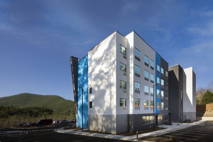 Hotel 5 of 81