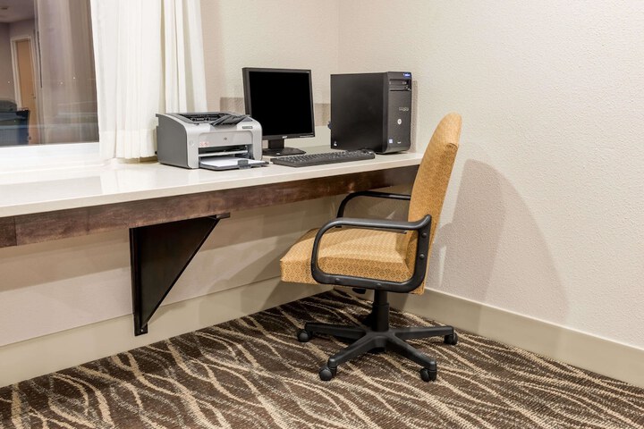 Business Center 25 of 26