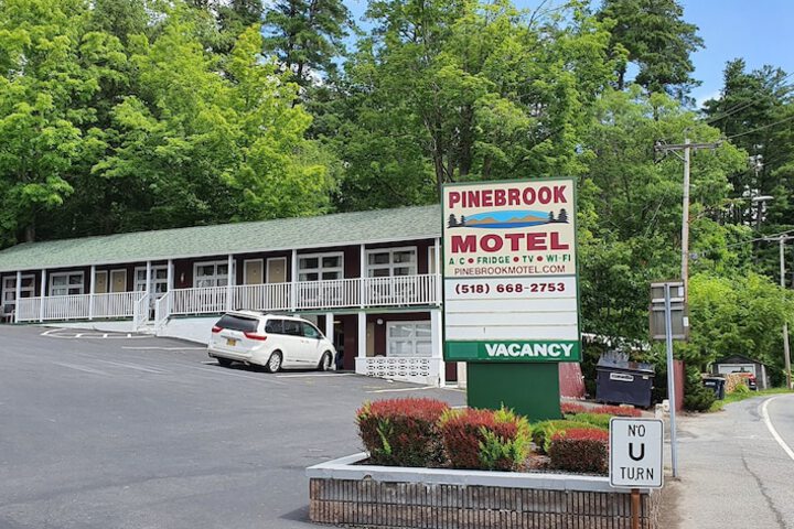 Pinebrook Motel
