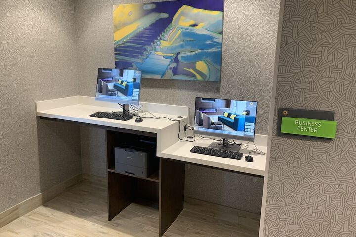 Business Center 38 of 40