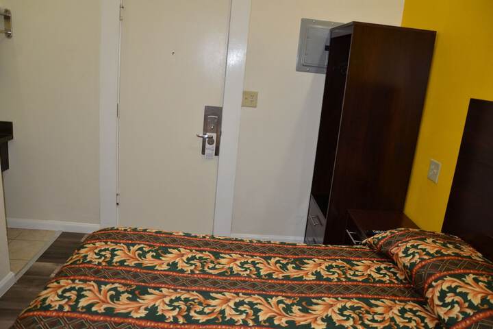Room 25 of 34