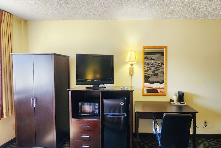 Room 10 of 19