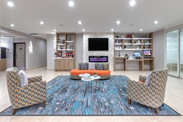 La Quinta Inn & Suites by Wyndham Paris