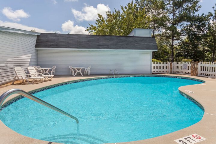 Pool 4 of 15