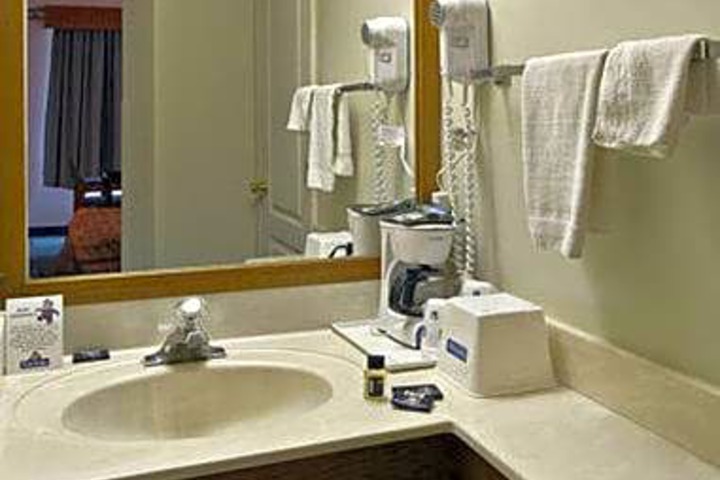 Travelodge by Wyndham Pelham Birmingham