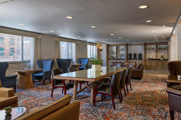 Lounge 47 of 49