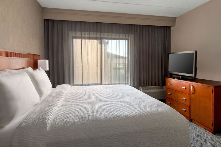 Room 15 of 38