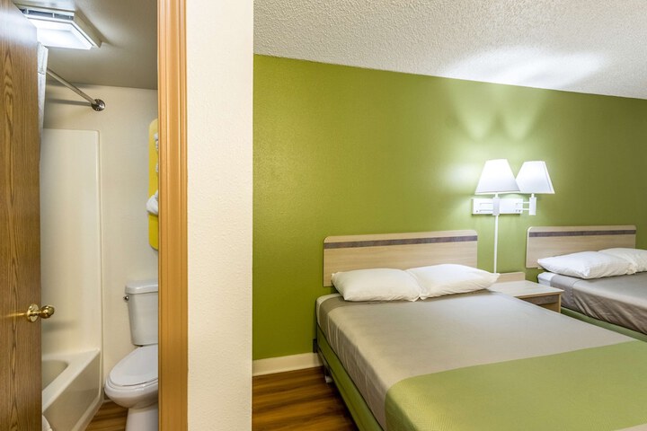 Room 27 of 37