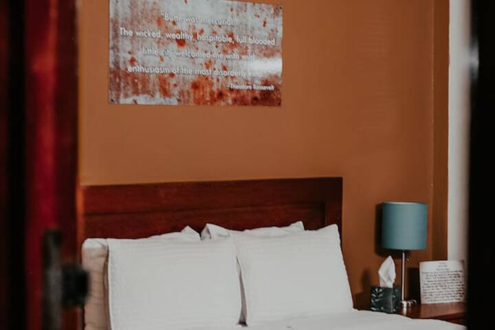 Room 33 of 92