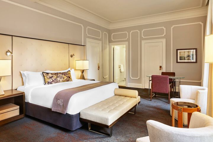 Room 20 of 136