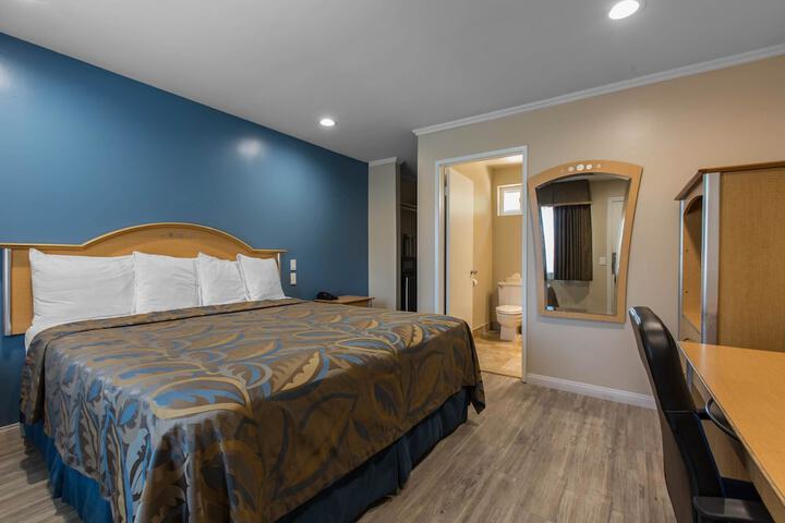 Room 25 of 29