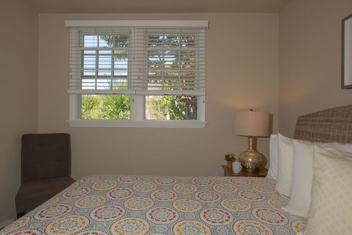 Room 18 of 142