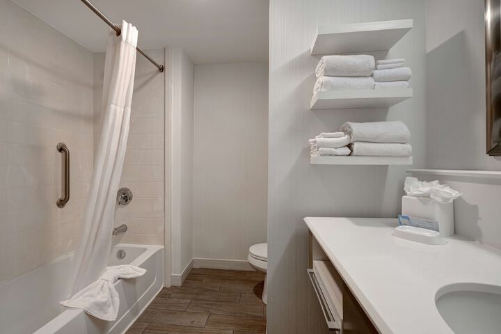 Hampton Inn & Suites Milwaukee West