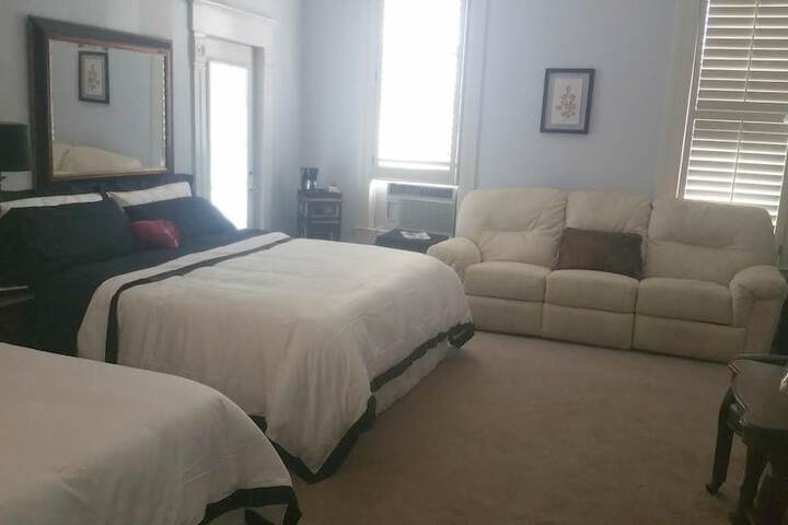 Room 14 of 40