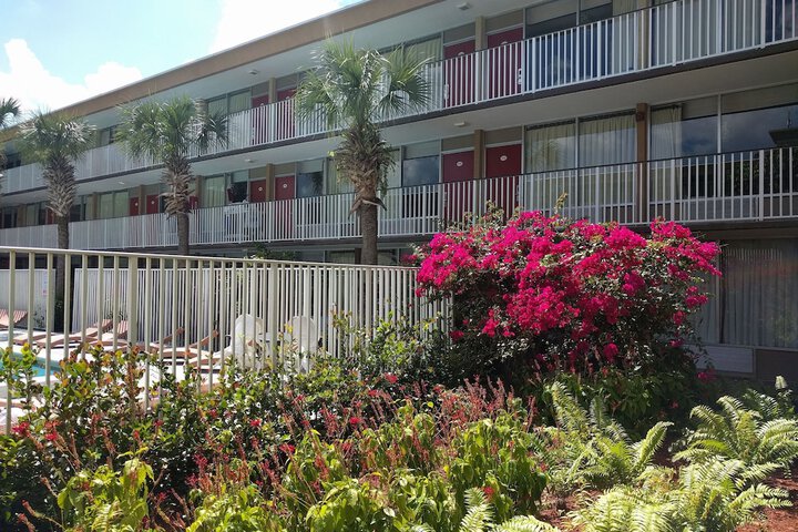 Hotel Exterior 34 of 36