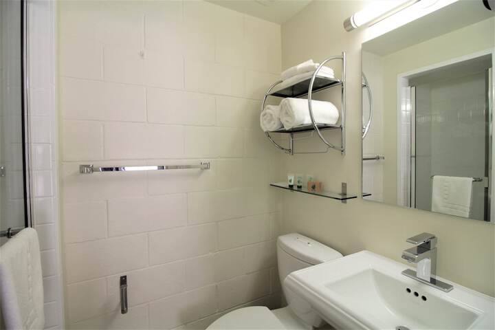 Room 8 of 15