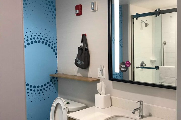 Room 17 of 65