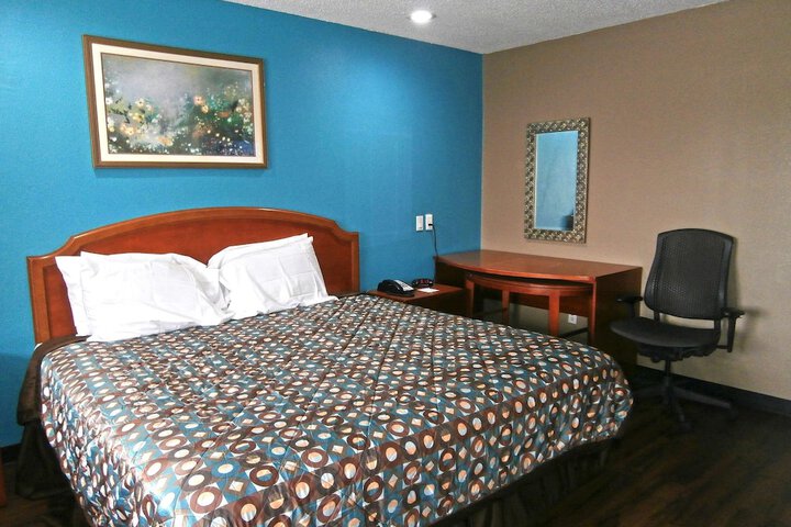 Room 10 of 15