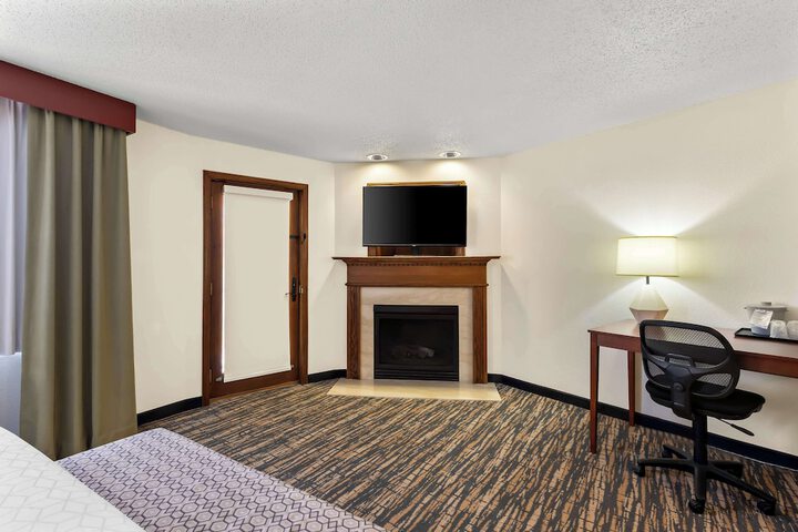 Best Western Fremont / Angola I-80/90 Toll Road