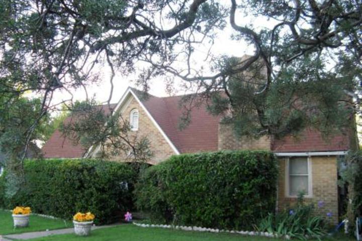 Allas Historical B & B