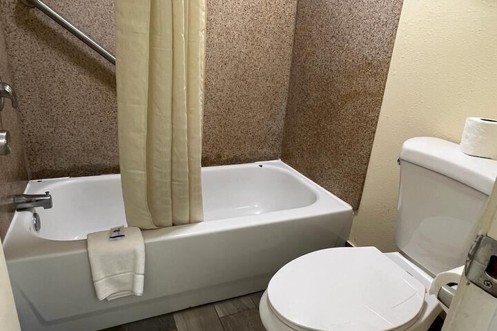 Room 2 of 28
