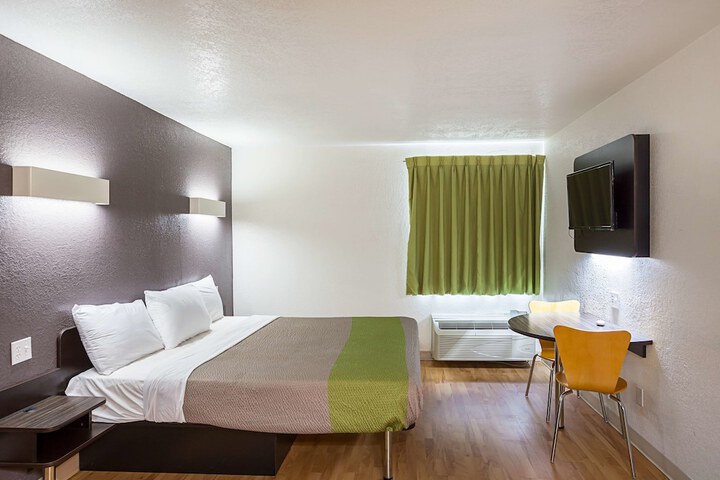 Room 17 of 30