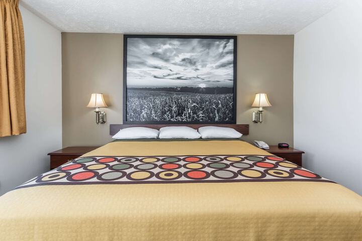 Room 8 of 15