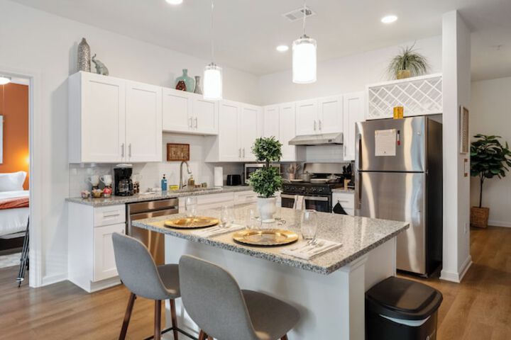Luxurious Apartments - Pool Gym Bikes