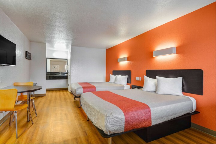 Room 16 of 22