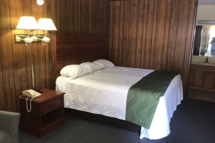 Room 11 of 23