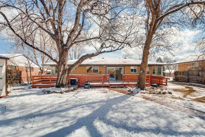 The Meadowlark Manor Spacious Backyard & Hot Tub