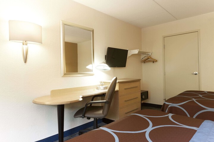Room 8 of 15