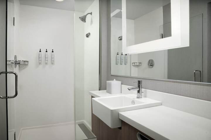 Room 15 of 28