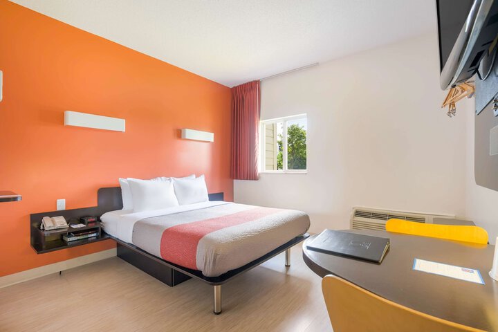 Room 44 of 75