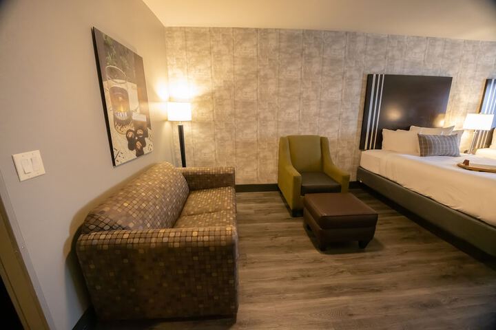 Room 53 of 98