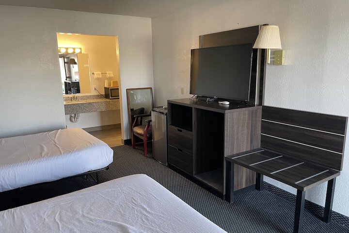 Landmark Inn