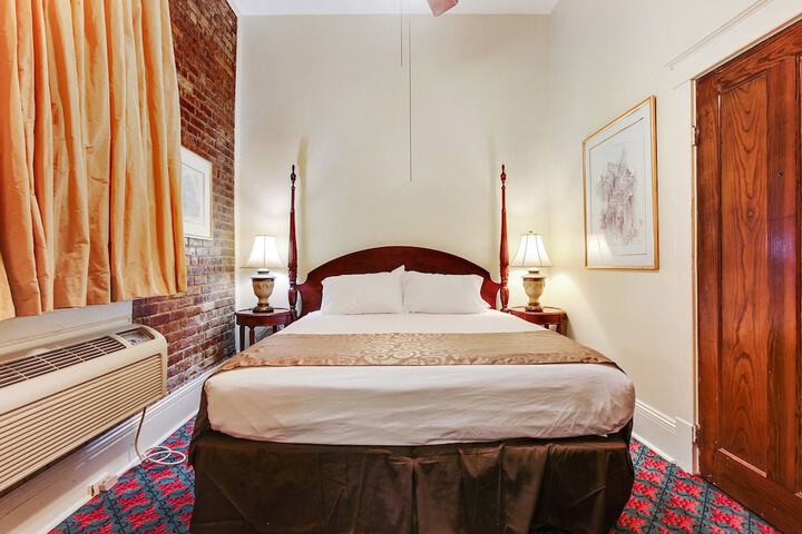 Room 9 of 25