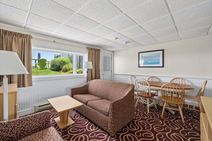 The Corsair & Cross Rip Oceanfront Resort