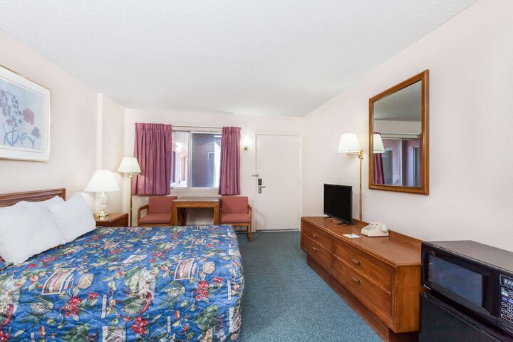 Room 5 of 15