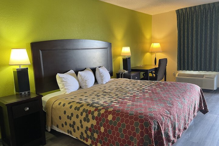 Room 10 of 29