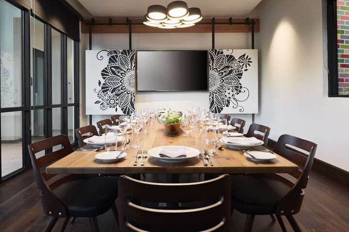 Dining 60 of 77