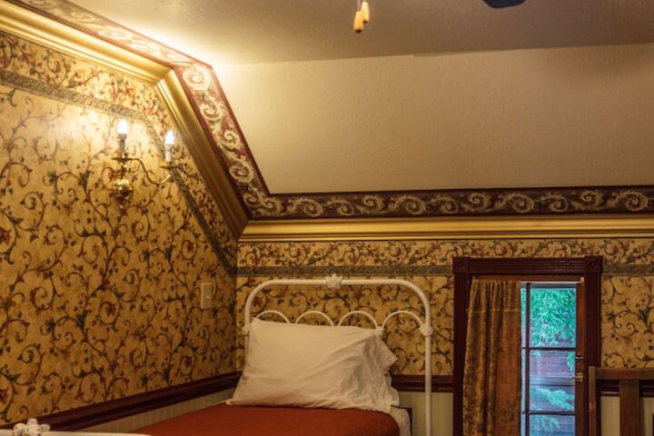 Room 156 of 223