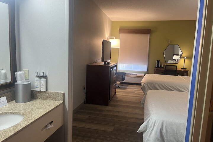 Room 34 of 111