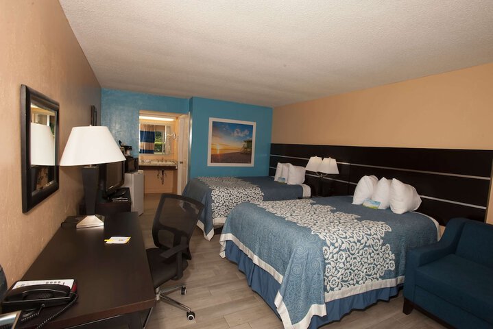 Room 13 of 26