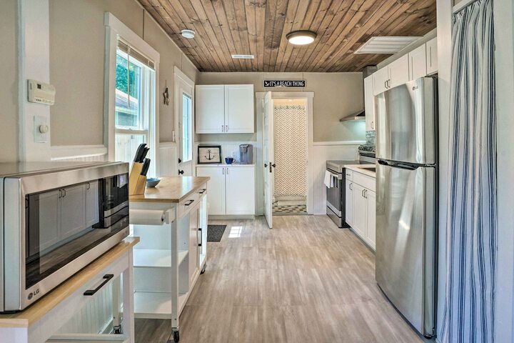 Chic Cottage w / Private Yard: Steps to Beach!