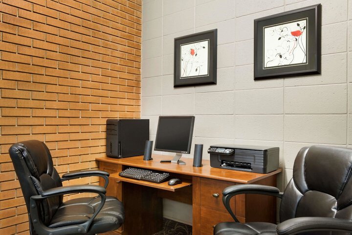 Business Center 39 of 39