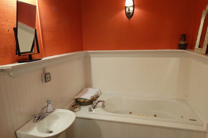 Room 25 of 69
