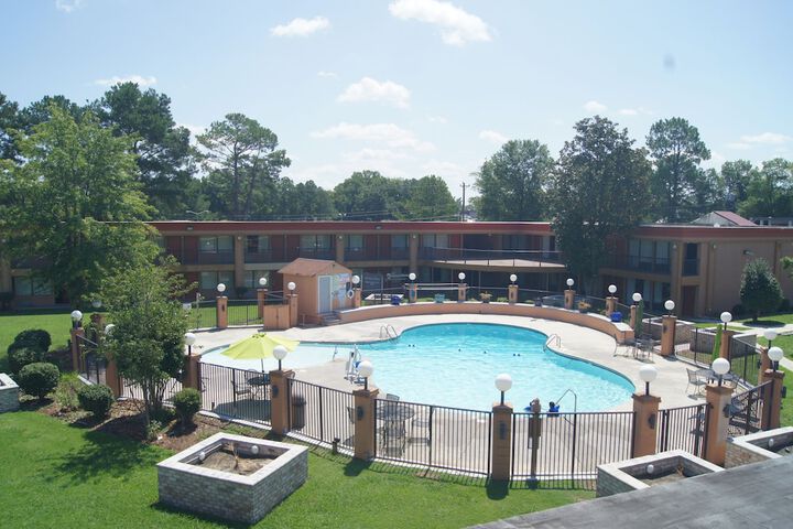 Pool 25 of 110